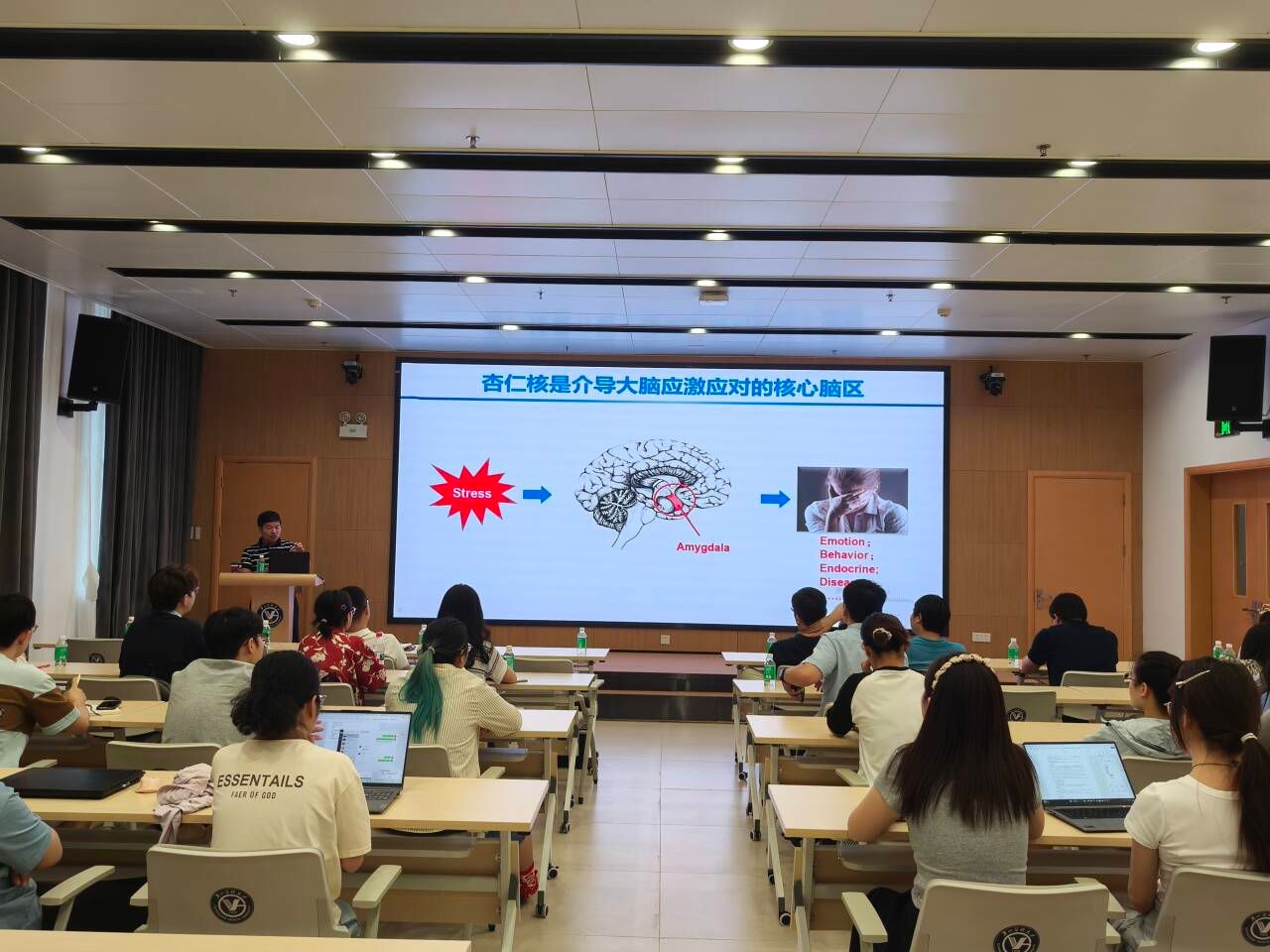 色情av影片
特邀南昌大学潘秉兴教授作专题学术讲座